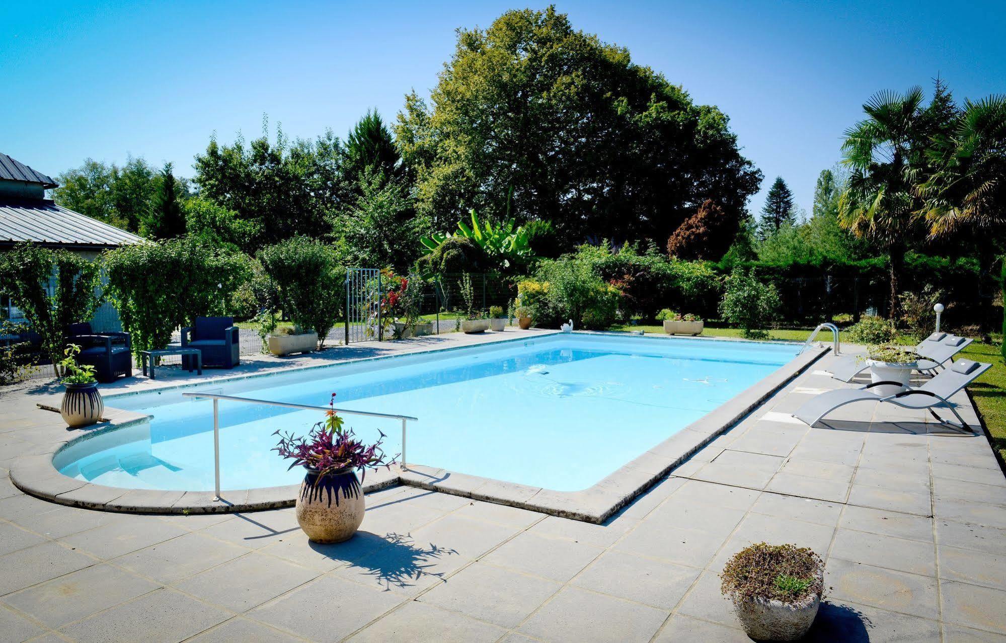 Logis Chez Germaine Hotel Geus-d'Oloron Exterior photo